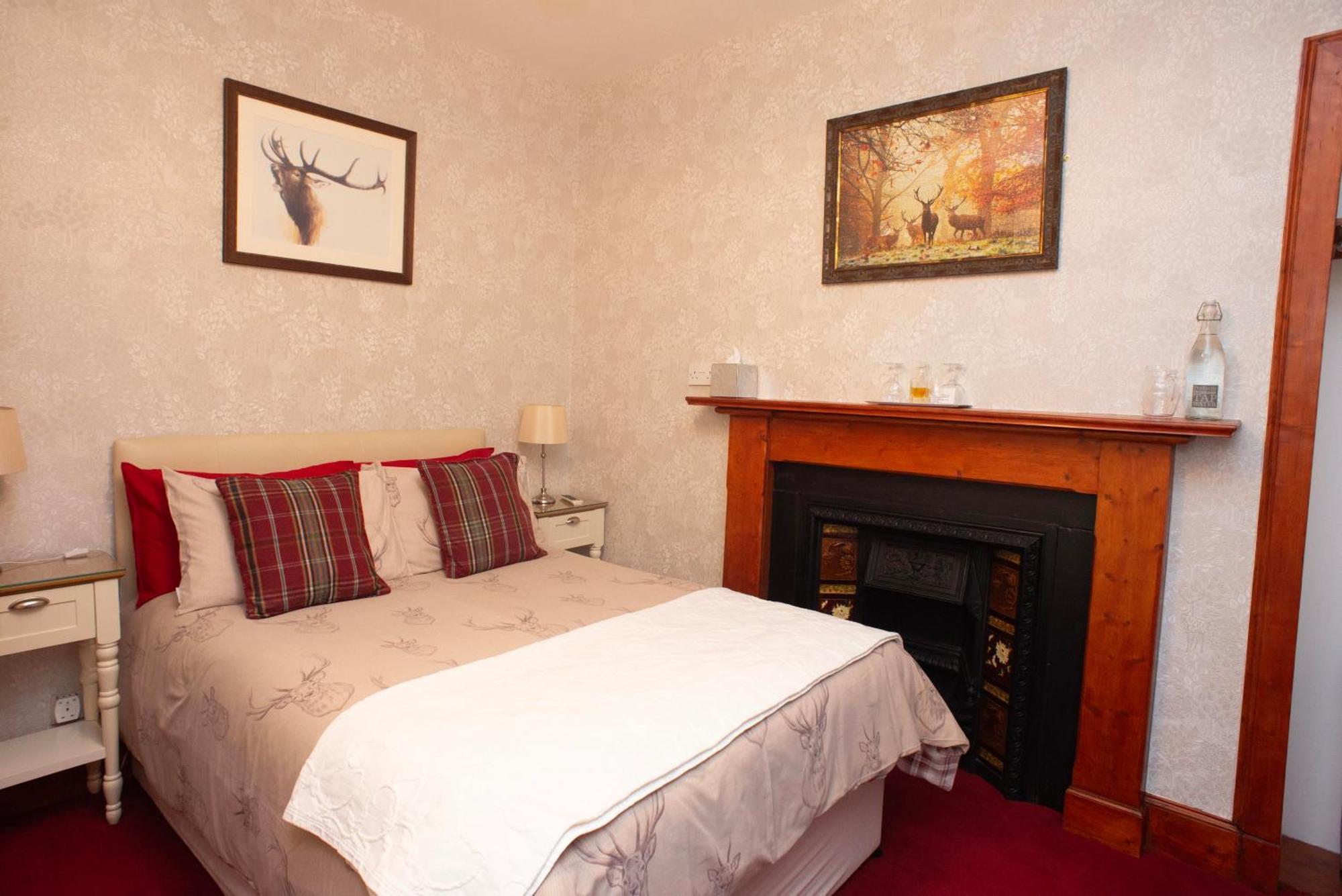 Dunvegan Bed & Breakfast Dufftown Exterior photo